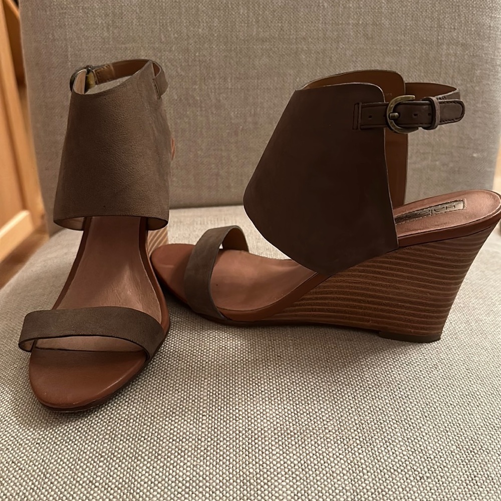 Suede sandal